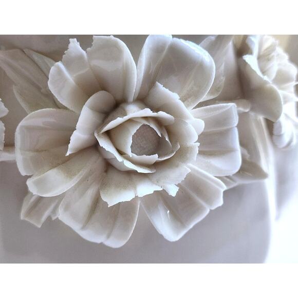 TEAPOT-I. Godinger & Co.-Cream Color-Porcelain-Molded Flowers-Holds 4 cups - Picture 6 of 14